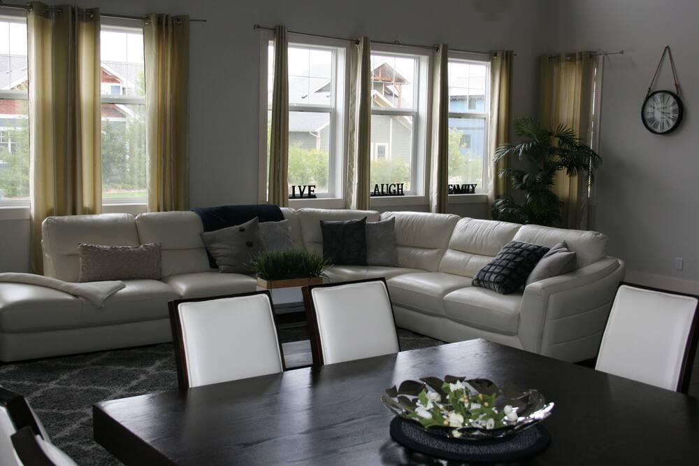 Photo of Livingroom in Parkland Beach