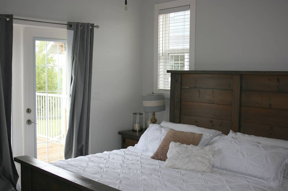 Photo of Bedroom in Parkland Beach