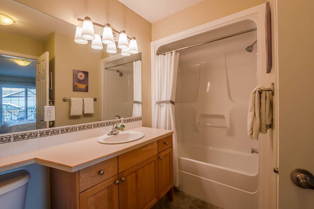 Photo of Bathroom in Okanagan-Similkameen