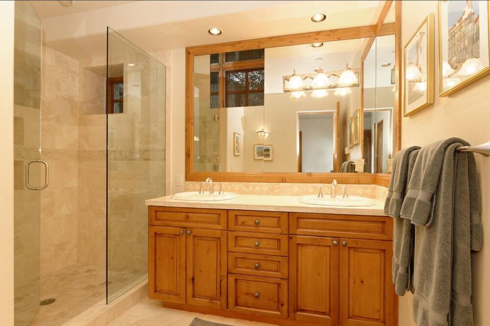 Photo of Bathroom in Aspen