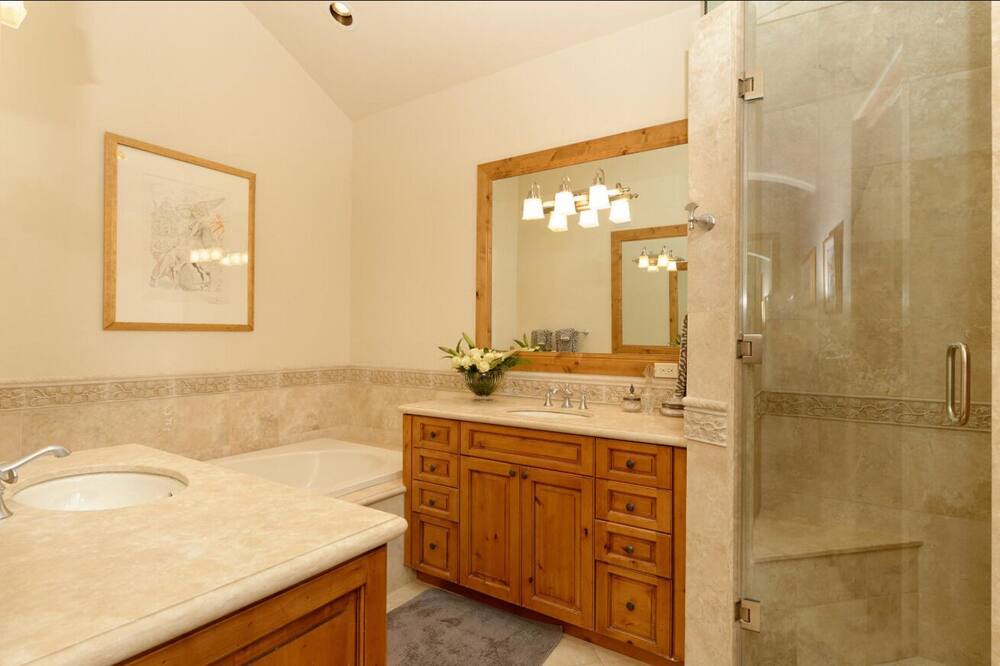 Photo of Bathroom in Aspen