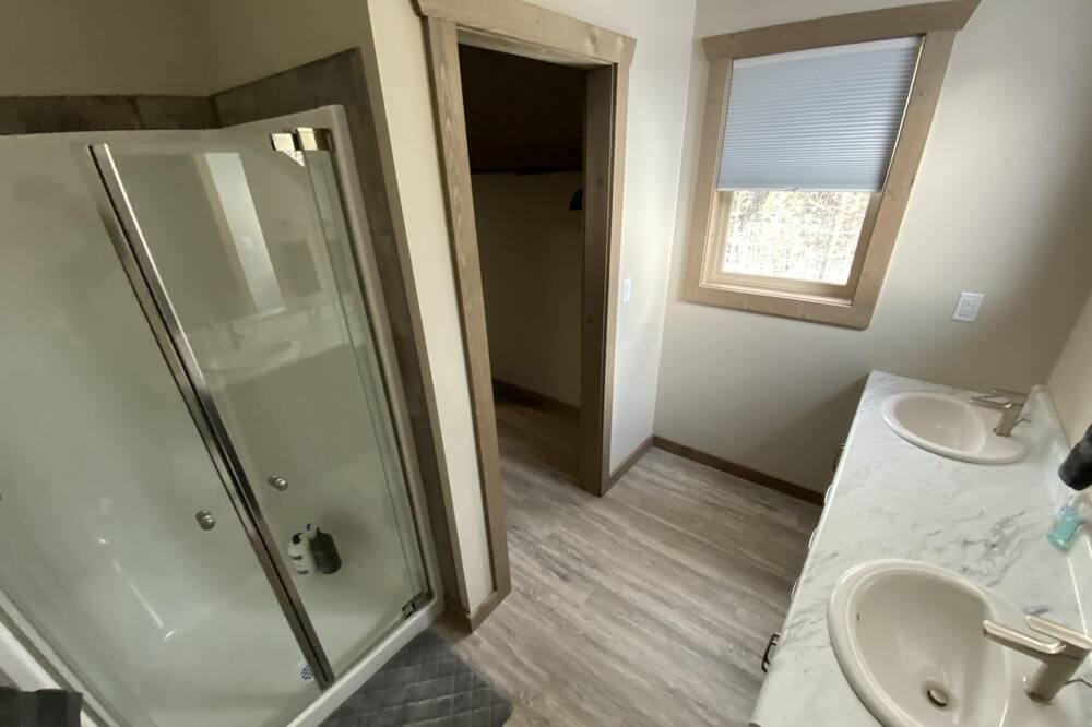 Photo of Bathroom in Valemount