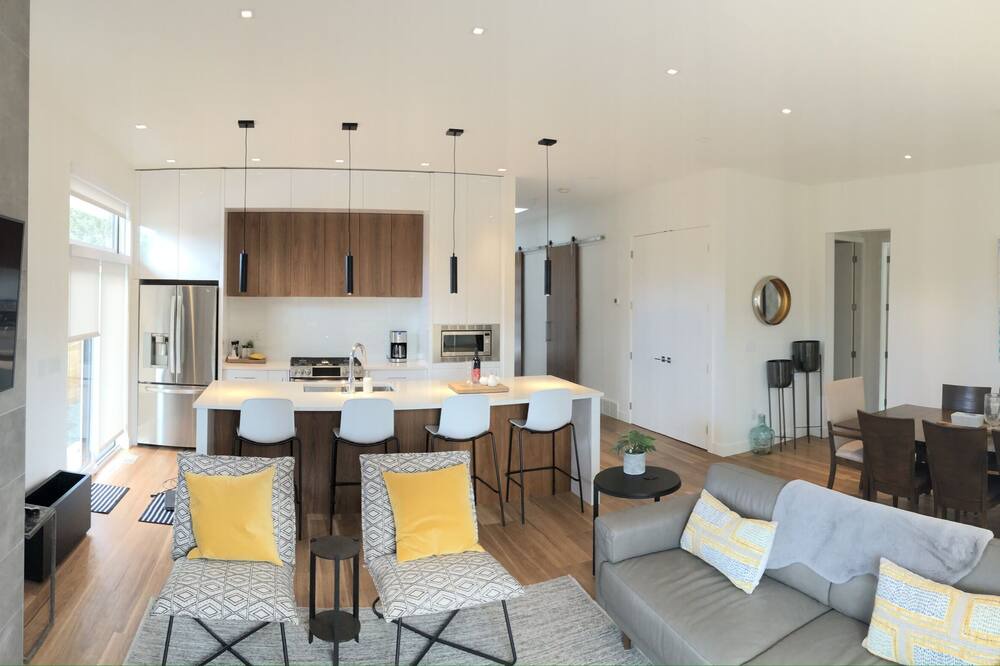 Photo of Livingroom in Okanagan-Similkameen