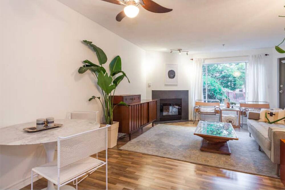 Photo of Livingroom in Grandview-Woodland