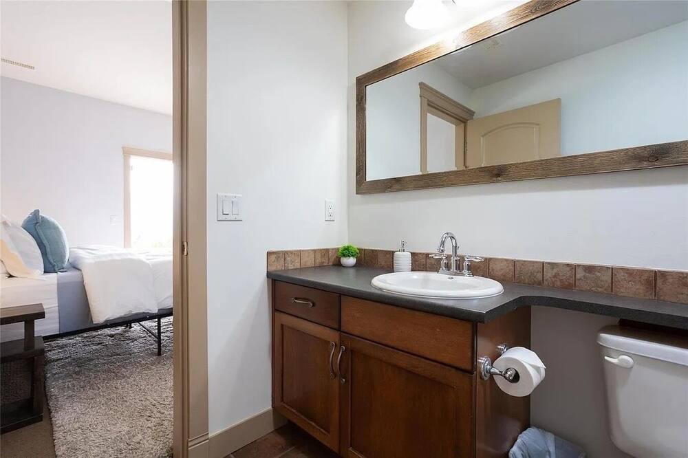 Photo of Bathroom in Quail Ridge