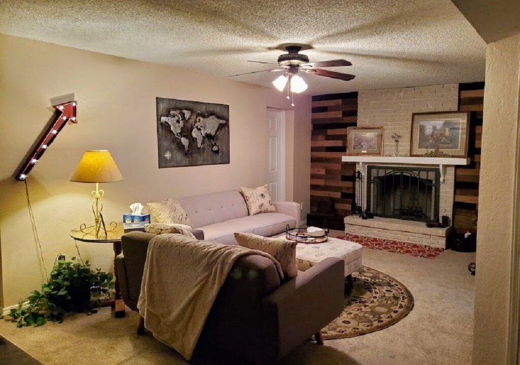 Photo of Livingroom in Columbine