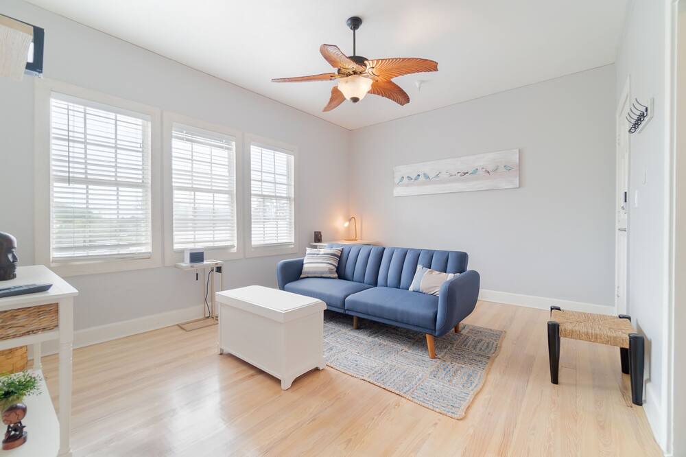 Photo of Livingroom in Palm Beach