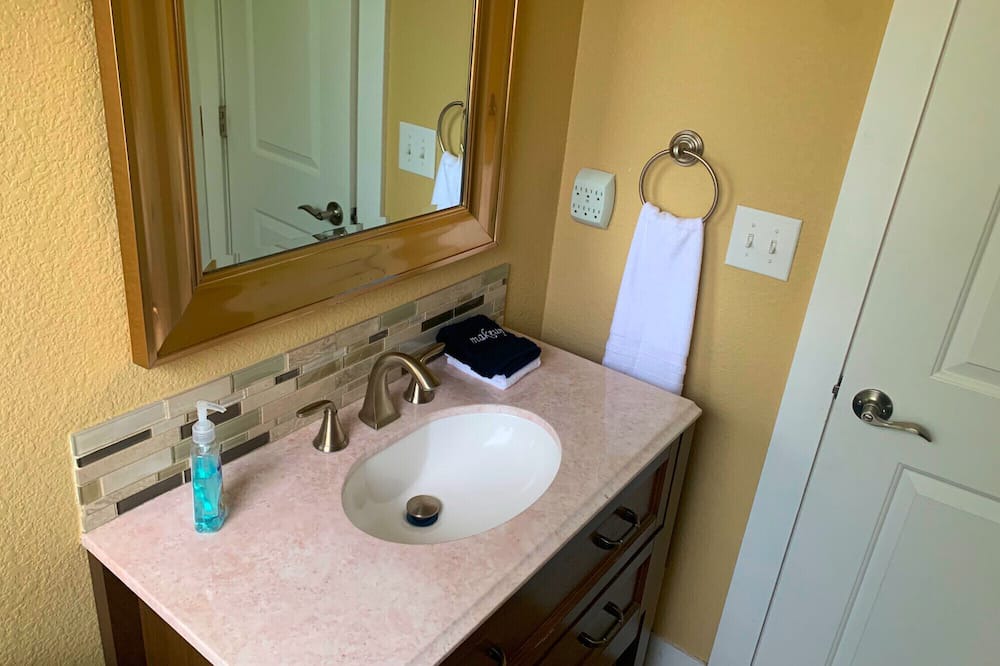 Photo of Bathroom in West Colfax