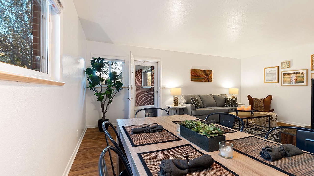 Photo of Livingroom in University Acres