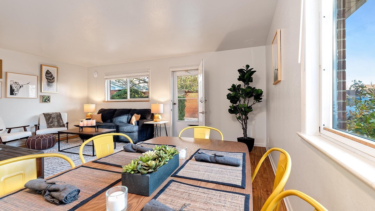 Photo of Livingroom in University Acres