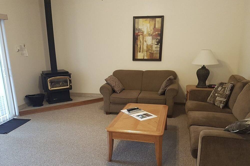Photo of Livingroom in Anglemont