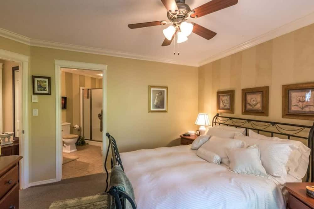 Photo of Bedroom in Okanagan-Similkameen
