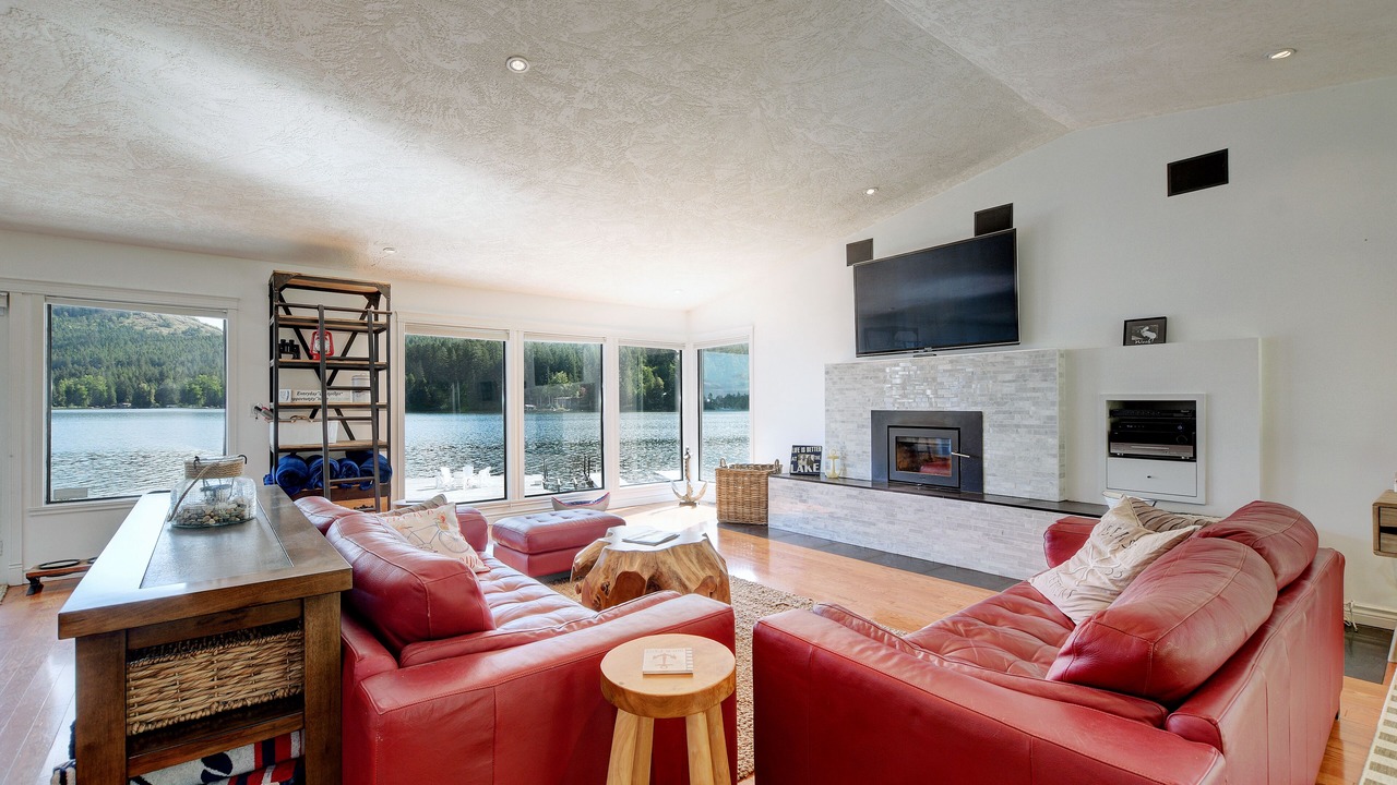 Photo of Livingroom in Shawnigan Lake