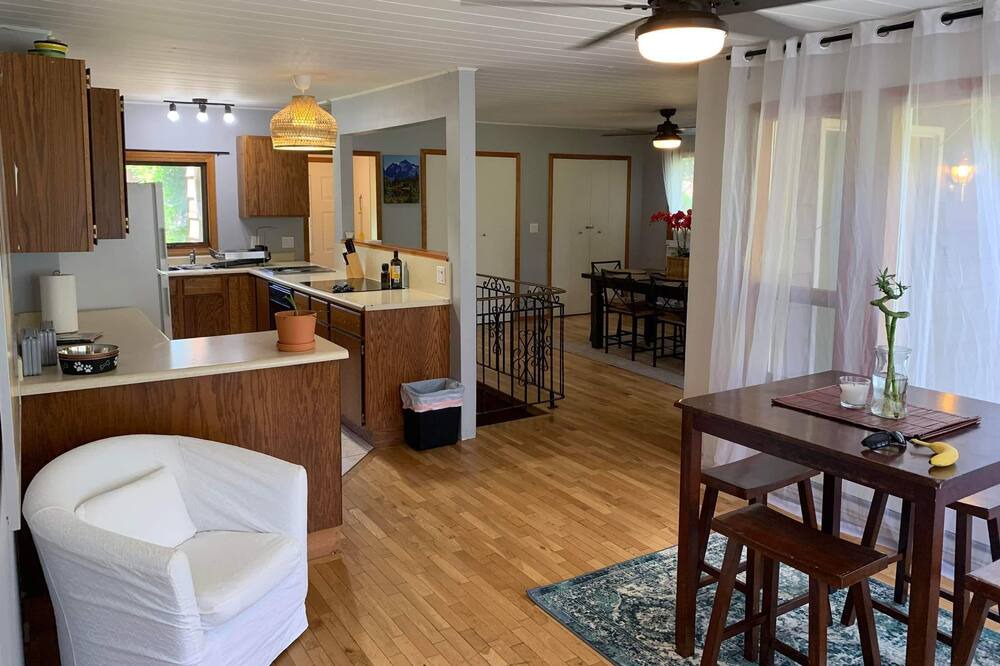 Photo of Livingroom in Christina Lake