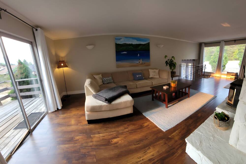 Photo of Livingroom in Christina Lake