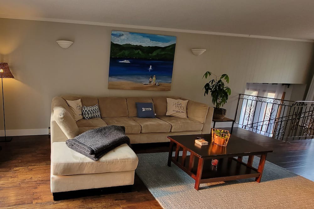 Photo of Livingroom in Christina Lake