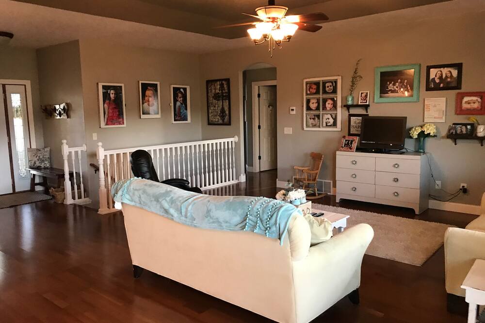 Photo of Livingroom in Piedmont