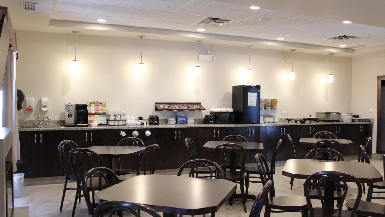 Photo of Others in Macklin