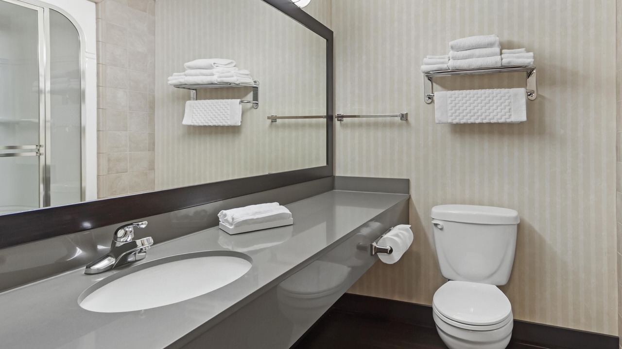 Photo of Bathroom in County of Vermilion River