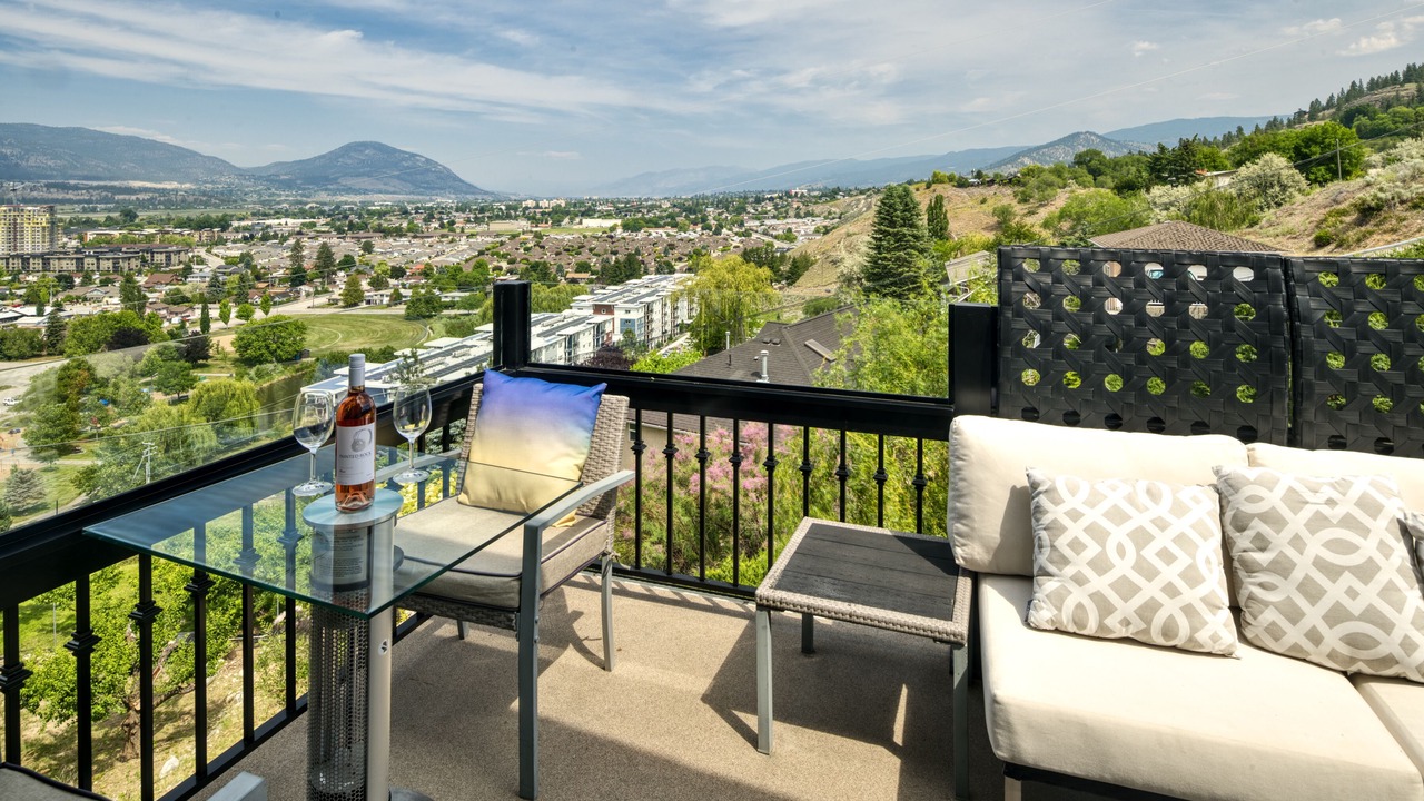Photo of Livingroom in Okanagan-Similkameen