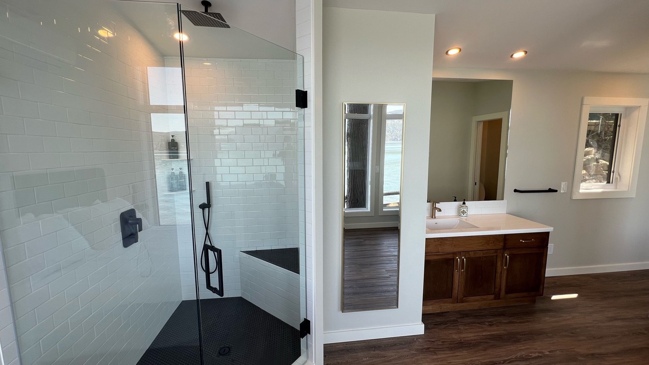 Photo of Bathroom in Harrison Hot Springs