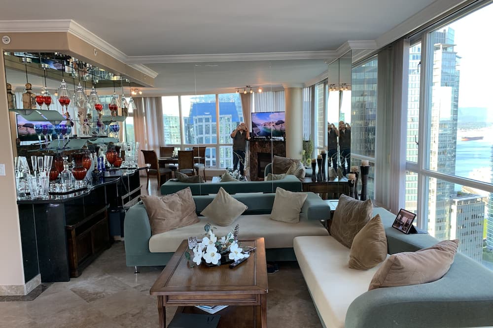 Photo of Livingroom in Coal Harbour