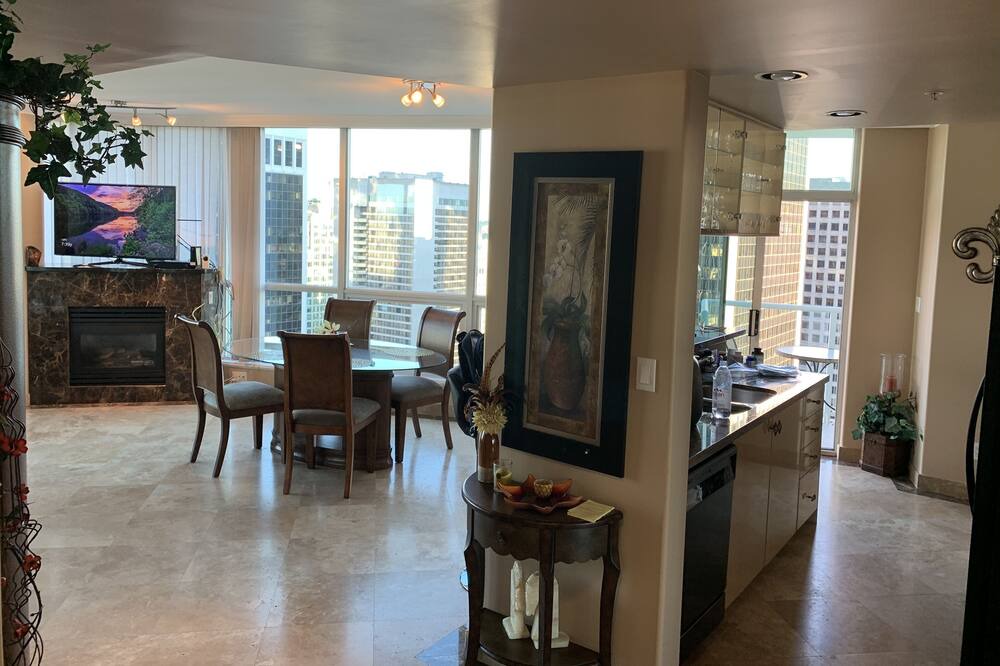Photo of Livingroom in Coal Harbour