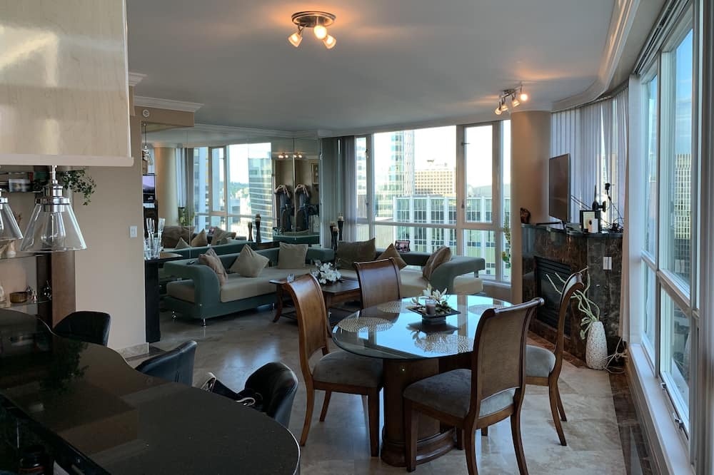 Photo of Livingroom in Coal Harbour