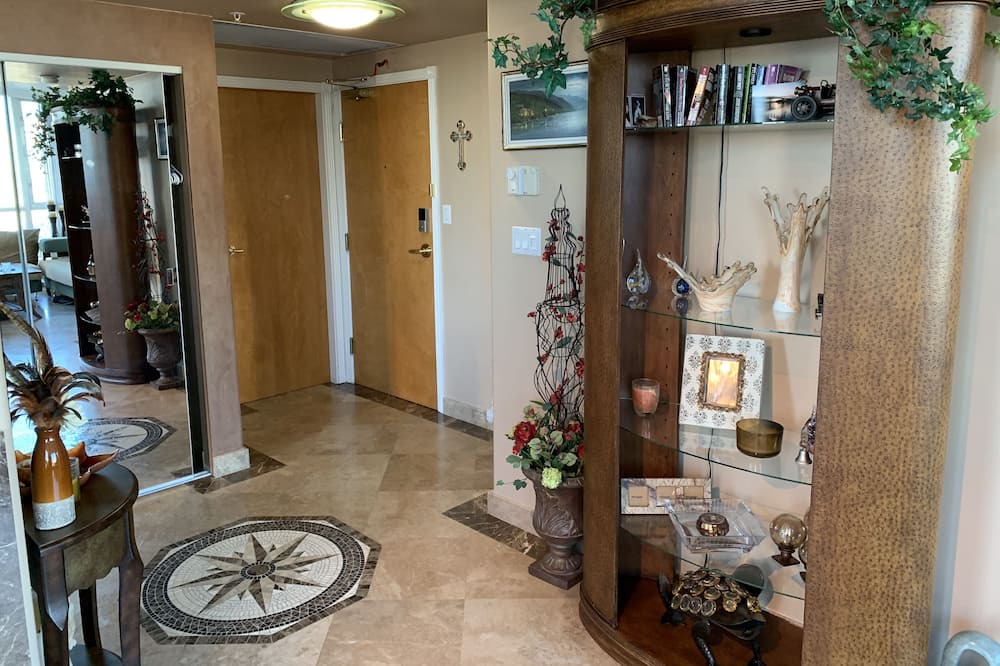 Photo of Livingroom in Coal Harbour