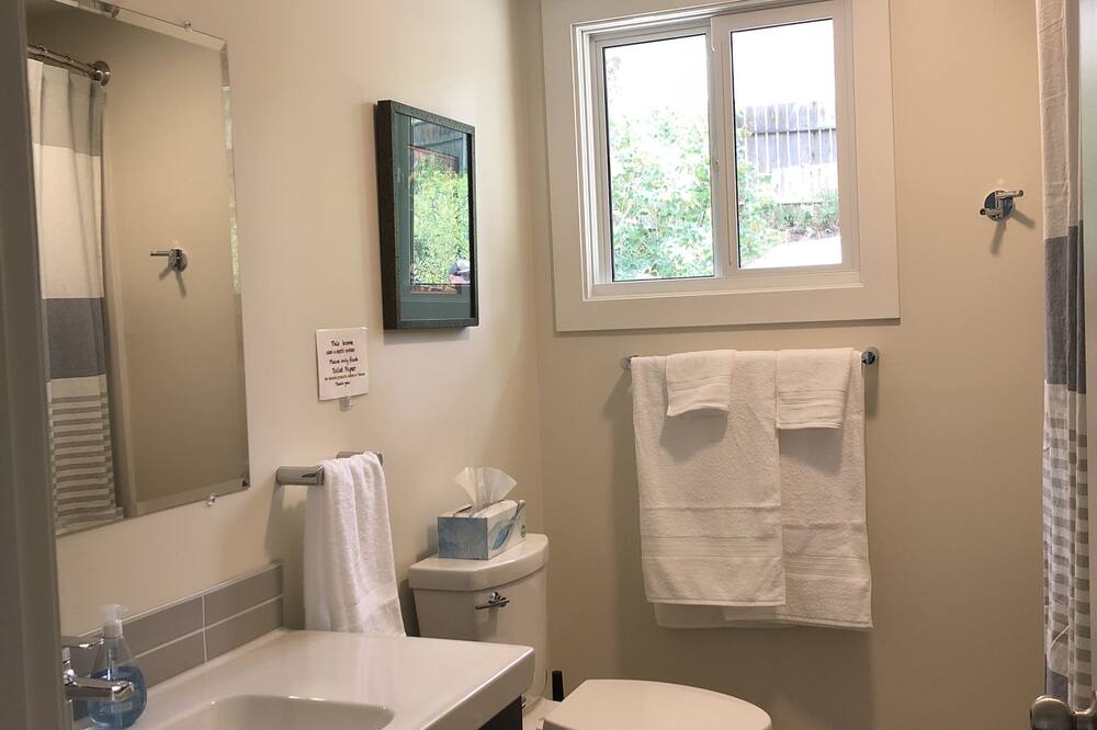 Photo of Bathroom in Okanagan-Similkameen
