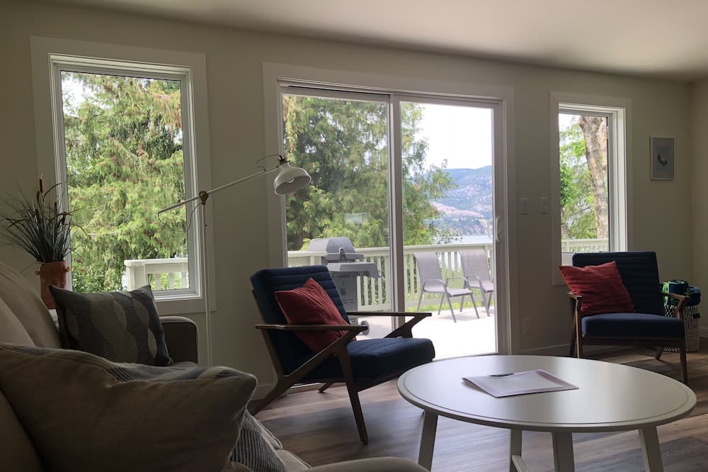 Photo of Livingroom in Okanagan-Similkameen