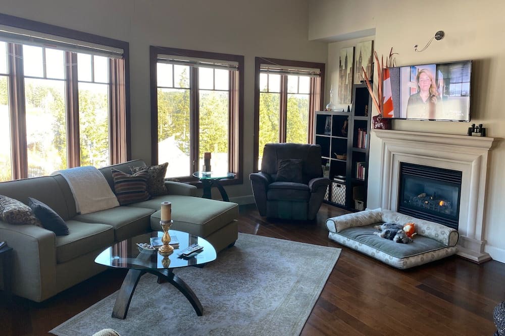 Photo of Livingroom in Bear Mountain Resort