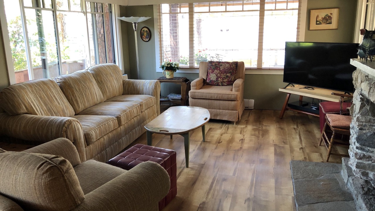 Photo of Livingroom in Okanagan-Similkameen