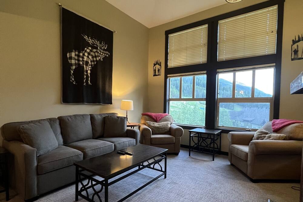 Photo of Livingroom in East Kootenay