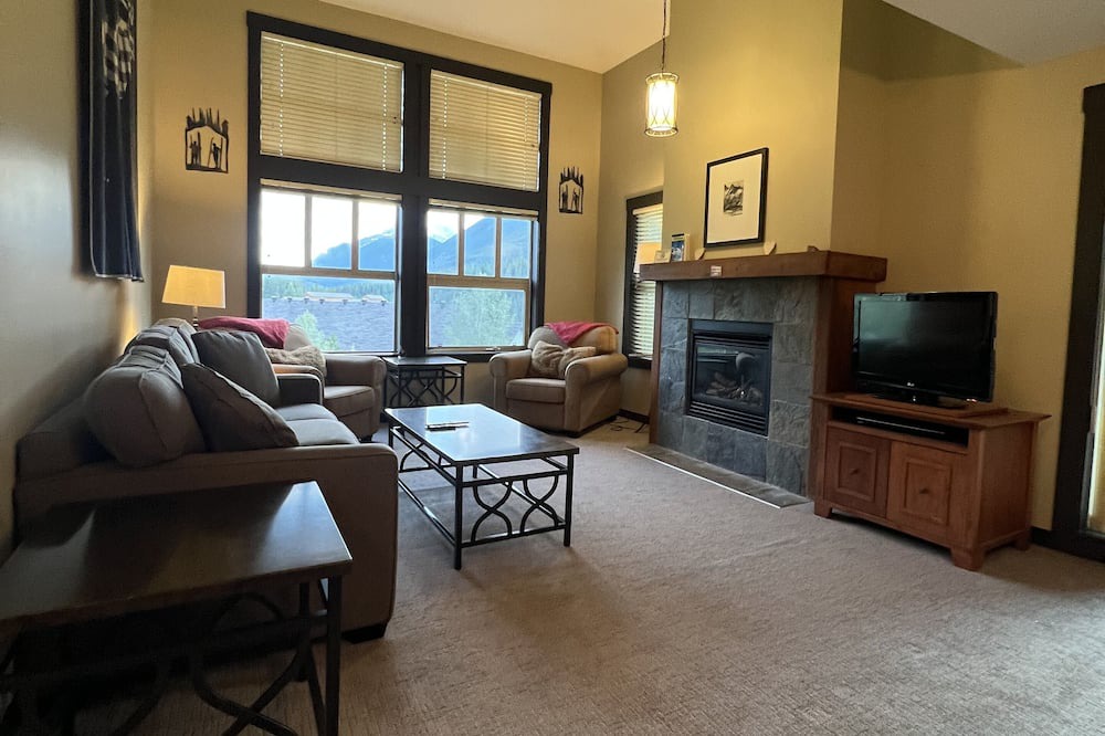 Photo of Livingroom in East Kootenay