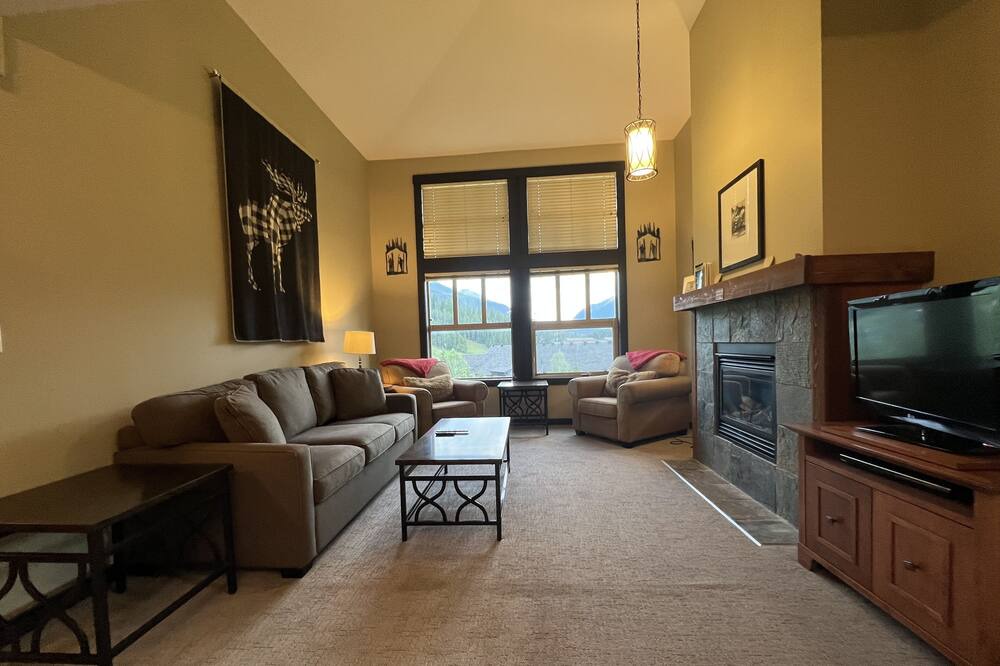 Photo of Livingroom in East Kootenay