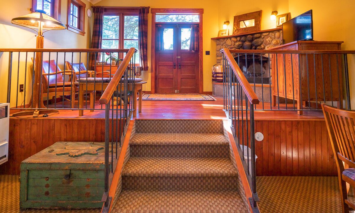 Photo of Livingroom in Johnston Canyon