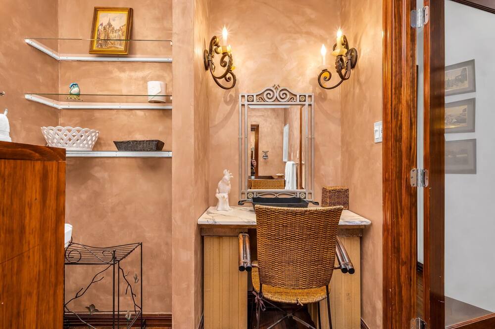 Photo of Bathroom in Parrot Cove