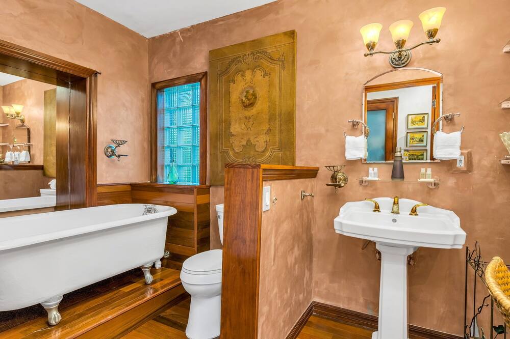 Photo of Bathroom in Parrot Cove
