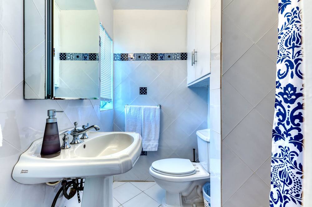 Photo of Bathroom in Parrot Cove
