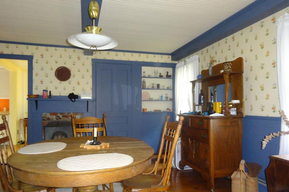 Photo of Livingroom in West Tremont