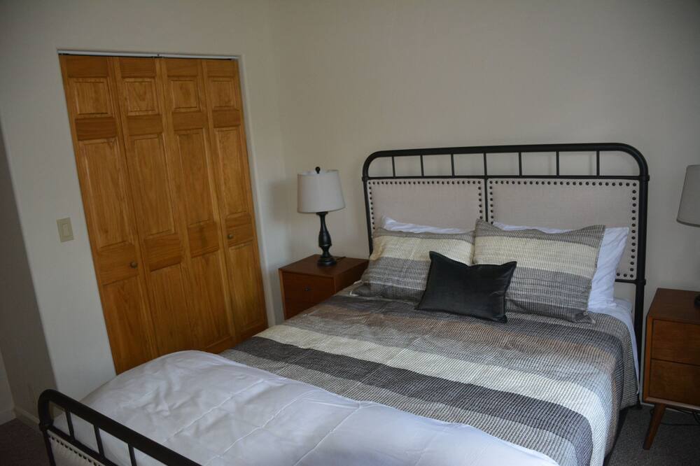 Photo of Bedroom in Basalt