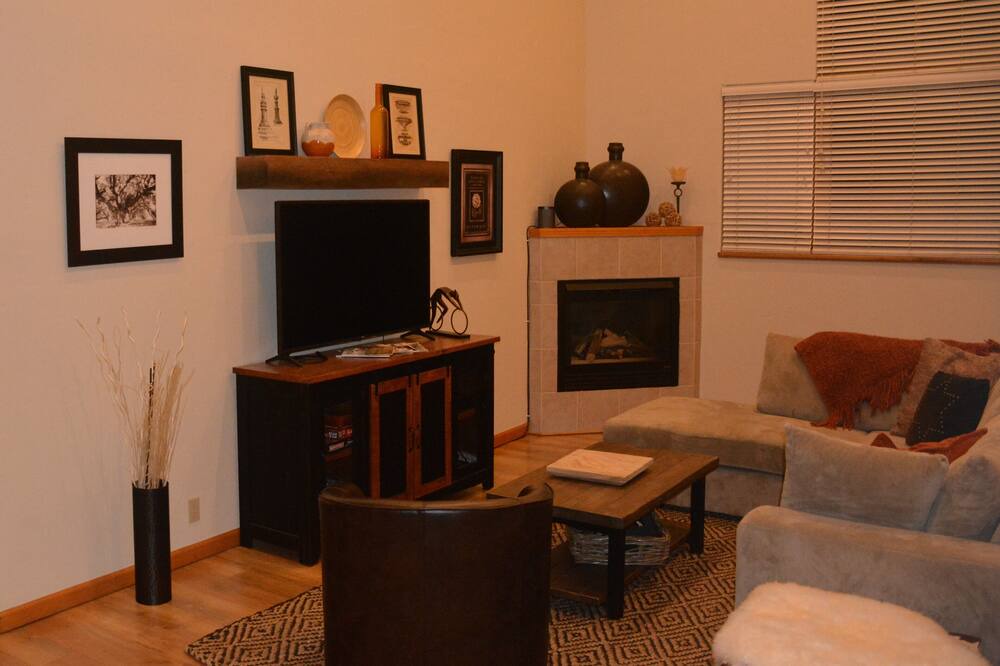 Photo of Livingroom in Basalt