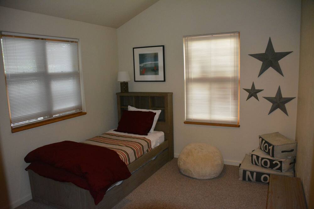 Photo of Bedroom in Basalt