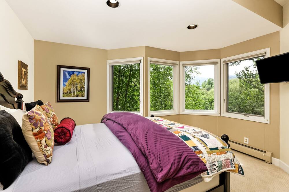 Photo of Bedroom in Red Mountain