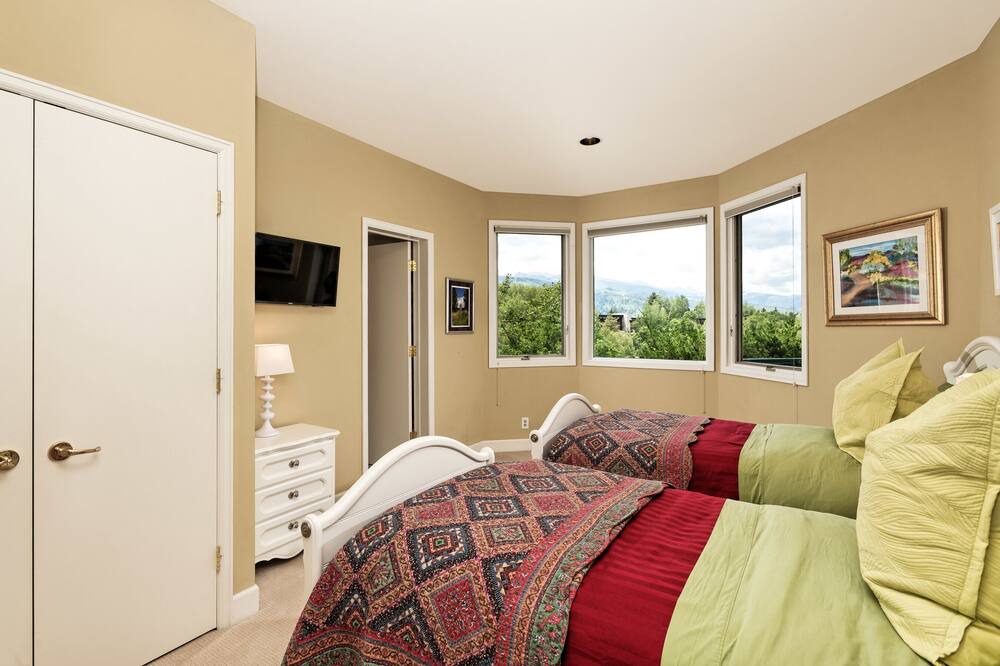 Photo of Bedroom in Red Mountain