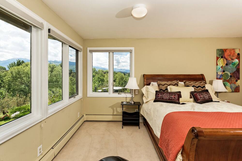 Photo of Bedroom in Red Mountain