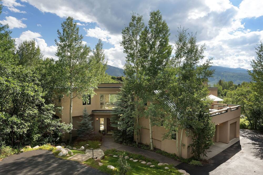 Photo of Outdoor in Red Mountain