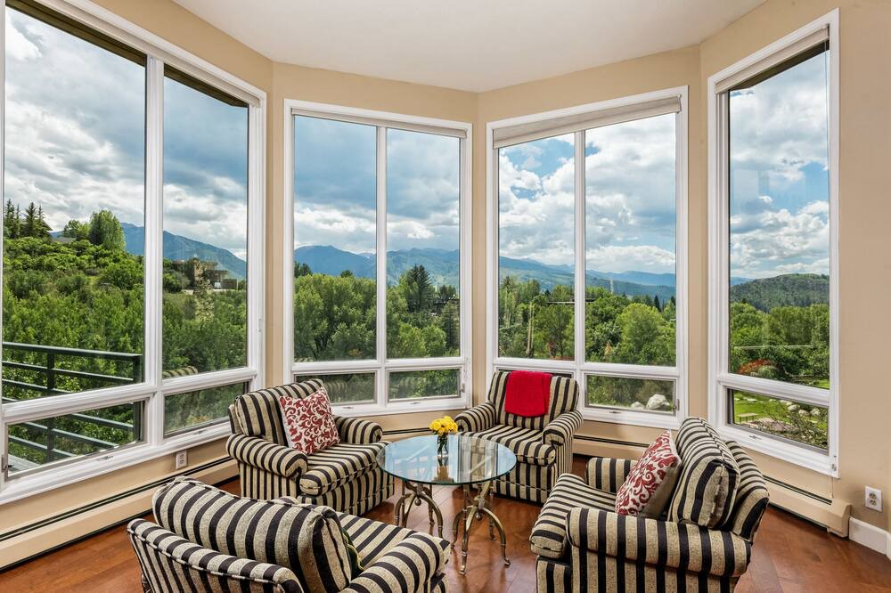 Photo of Livingroom in Red Mountain