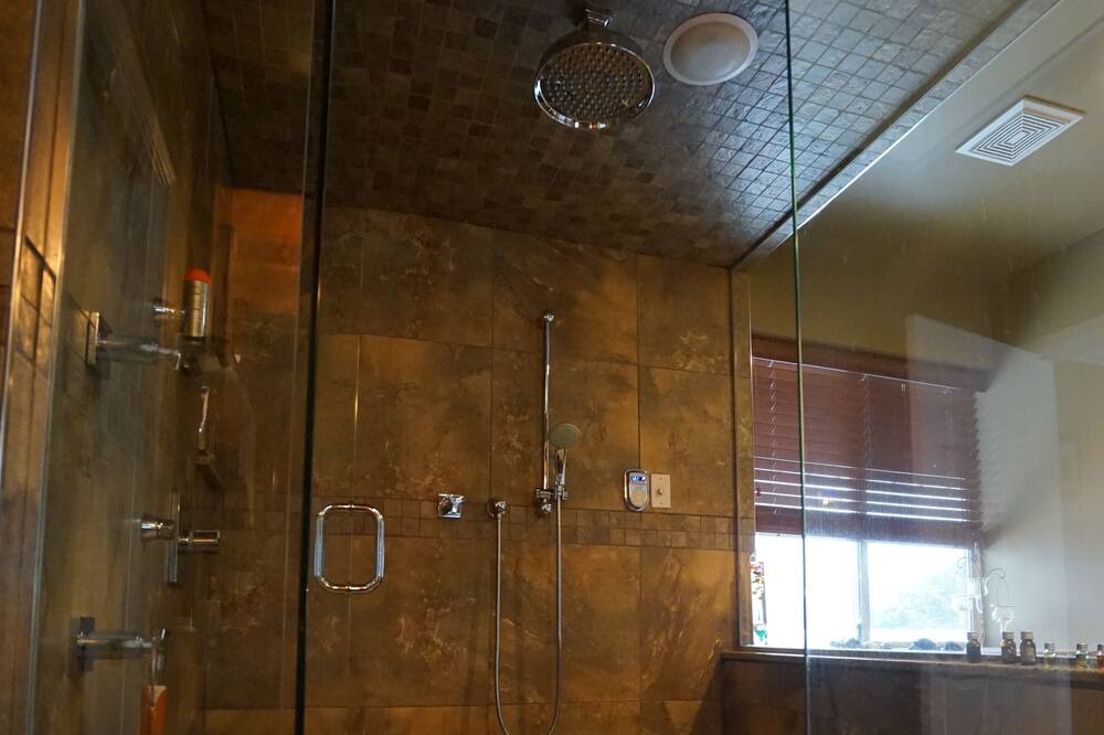 Photo of Bathroom in Belcarra